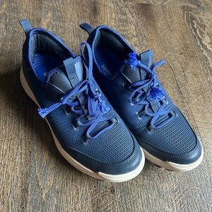 Malina Baretraps Sneakers, Woman’s Size 7.5 Blue